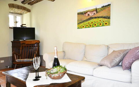 Villa Il Borgo: Værelse, Ejendom, Møbel, Indretning, Stue, Hus, Ejendom, Bygning, Bord, Soveværelse