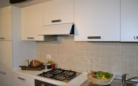 Villa Il Borgo: Countertop, Køkken, Værelse, Ejendom, Cabinetry, Flise, Møbel, Indretning, Hus, Etage