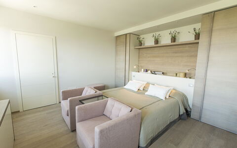 Villa Degli Ulivi: Værelse, Ejendom, Møbel, Soveværelse, Indretning, Seng, Etage, Bygning, Væg, Hus