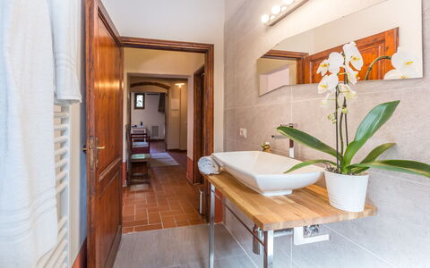 Villa Marina: Værelse, Ejendom, Bygning, Indretning, Hus, Møbel, Ejendom, Suite, Etage, Badeværelse