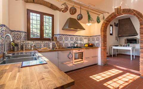 Villa Marina: Countertop, Ejendom, Værelse, Bygning, Etage, Indretning, Flise, Møbel, Køkken, Hus