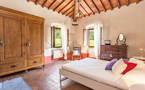 Villa Marina: Soveværelse, Ejendom, Værelse, Møbel, Seng, Bygning, Indretning, Sengetøj, Bed Frame, Loft