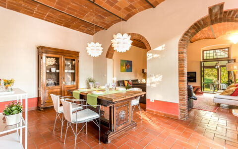 Villa Marina: Ejendom, Bygning, Værelse, Indretning, Ejendom, Møbel, Hus, Etage, Loft, Villa