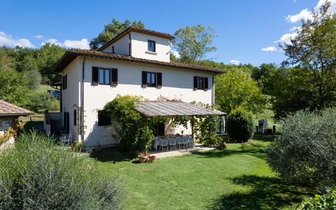 Villa Marina: Plante, Himmel, Sky, Bygning, Vindue, Træ, Hus, Land Lot, Naturlige Landskab, Græs