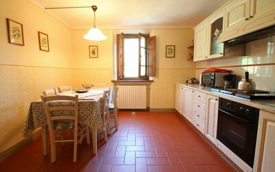 Corbezzolo: Værelse, Ejendom, Møbel, Bygning, Køkken, Etage, Countertop, Cabinetry, Hus, Indretning