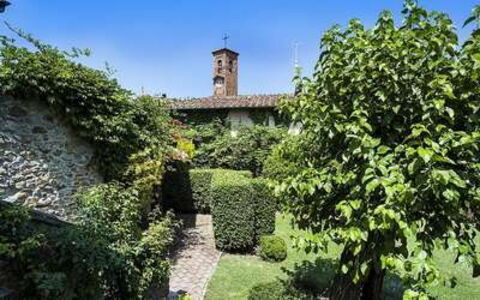 Villa Montalcinello In Siena, Private Pool: Himmel, Plante, Bygning, Vindue, Vegetationen, Naturlige Landskab, Landdistrikt, Ejendom, Bunddække, Busk