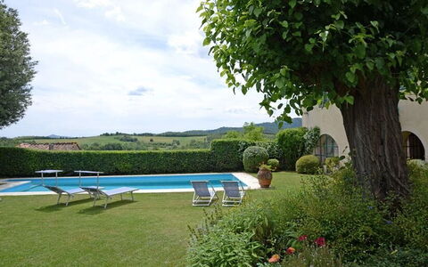 Villa Montalcinello In Siena, Private Pool: Plante, Sky, Vand, Himmel, Møbel, Naturlige Landskab, Blomst, Træ, Udendørs Møbler, Svømmepøl