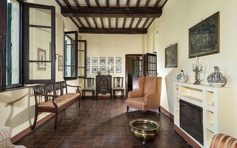 Villa Montalcinello In Siena, Private Pool: Billedramme, Møbel, Træ, Vindue, Indretning, Belysning, Stue, Etage, Gulvbelægning, Hårdttræ