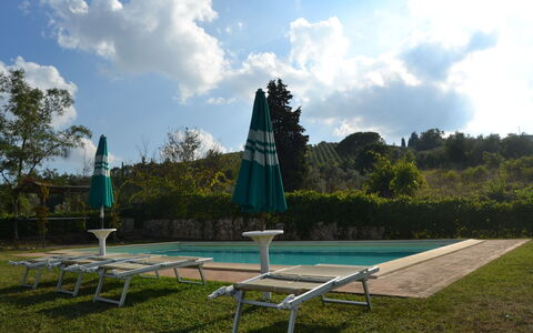 Villa Cafaggiola: Trampolinspring - Udstyr Og Materiel, Trampolin, Græs, Træ, Fritid, Parkere, Trampolinspring