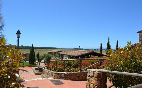 Borgo Casa Di Lappi: Ejendom, Himmel, Ejendom, Hus, Ferie, Botanik, Bygning, Tag, Træ, Hjem