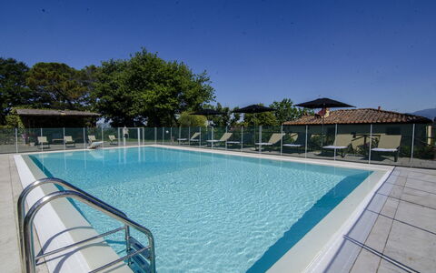 Villa Del Monte: Svømmepøl, Ejendom, Fritid, Ejendom, Udvej, Bygning, Fritidscenter, Hus, Ferie, Hjem