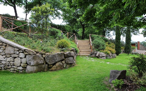 Villa Del Monte: Væg, Stenmur, Ejendom, Naturlige Landskab, Græs, Rots, Træ, Have, Botanik, Landskab