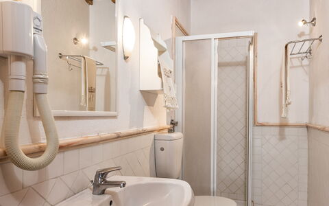 agriturismo-la-papessa-chianti-san-donato-farmhouse-rododendro-bathroom