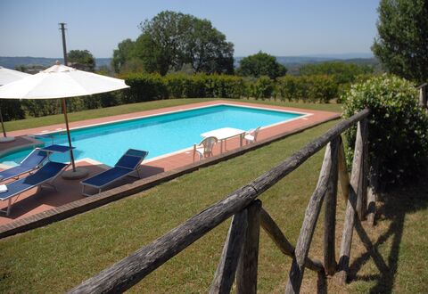 Podere San Giovanni: Plante, Himmel, Vand, Svømmepøl, Bygning, Azure, Træ, Skygge, Udendørs Møbler, Rektangel