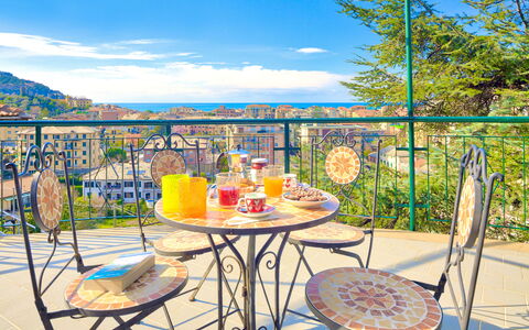 Villa Helvezia - Levanto: Ejendom, Ejendom, Hjem, Bord, Værelse, Møbel, Hus, Bygning, Indretning, Estate