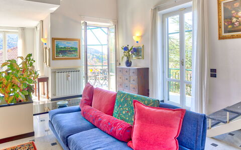 Villa Helvezia - Levanto: Værelse, Stue, Møbel, Ejendom, Couch, Indretning, Hus, Bygning, Hjem, Gul