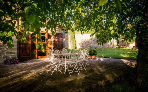 Villa Le Capanne: Natur, Lys, Grøn, Træ, Sollys, Græs, Belysning, Morgen, Himmel, Hus