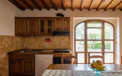 Noceto: Værelse, Ejendom, Bygning, Møbel, Loft, Hus, Indretning, Køkken, Countertop, Arkitektur