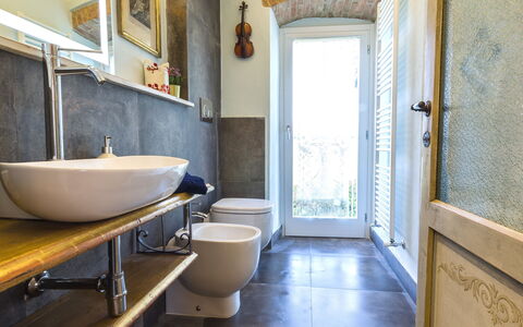 Michelangelo Cortona Apartment: Ejendom, Værelse, Etage, Bygning, Indretning, Badeværelse, Loft, Arkitektur, Hus, Flise