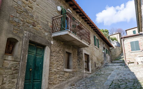 Michelangelo Cortona Apartment: Ejendom, Væg, Stad, Bygning, Hus, Kvarter, Arkitektur, Facade, Gade, Himmel