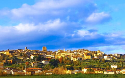 Villa Gioiosa: Blå, Daytime, Horisont, City, Boligområde, Kvarter, Sommer, Landskab, Hus, Hjem