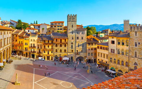 Villa Gioiosa: City, Bygning, Stad, Facade, Offentlige Rum, Kvarter, Arkitektur, Hus, Menneskelig Bosættelse, Rådhusplads