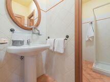 la-torre-apartments-pisotia-multiproperty-torricella-2-bathroom