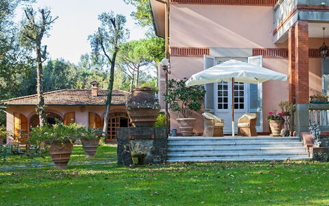 Residenza Marechiaro: Plante, Ejendom, Himmel, Træ, Skygge, Land Lot, Fritid, Græs, Landskab, Sommerhus