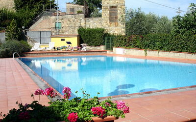 La Pieve Di San Donato: Svømmepøl, Ejendom, Ejendom, Væg, Hus, Bygning, Ferie, Boligområde, Himmel, Backyard