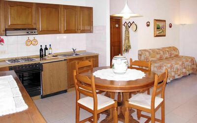 La Pieve Bilo: Møbel, Værelse, Ejendom, Køkken, Countertop, Bygning, Cabinetry, Indretning, Etage, Hus