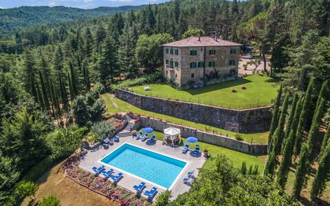 Palazzo Rosadi: Ejendom, Hill Station, Estate, Naturlige Landskab, Hus, Ejendom, Bygning, Mansion, Træ, Bjerg
