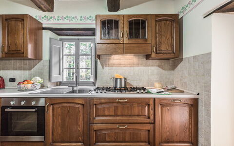 Torre del Cielo: Cabinetry, Countertop, Møbel, Værelse, Køkken, Ejendom, Indretning, Bygning, Bejdse, Hus