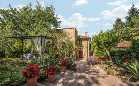 Torre del Cielo: Ejendom, Have, Hjem, Ejendom, Hus, Gård, Botanik, Boligområde, Bygning, Blomst