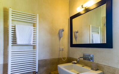tenuta-san-jacopo-cavriglia-multiproperty-vinsantaia-canaiolo-bathroom