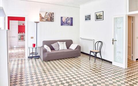 Via Dante Vacanze - Levanto: Møbel, Værelse, Ejendom, Etage, Indretning, Stue, Flise, Bygning, Gulvbelægning, Ejendom