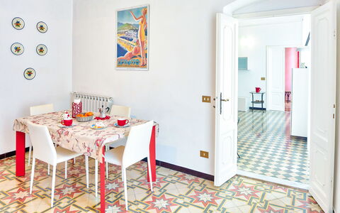 Via Dante Vacanze - Levanto: Værelse, Ejendom, Møbel, Indretning, Etage, Spisestue, Bygning, Væg, Flise, Hus