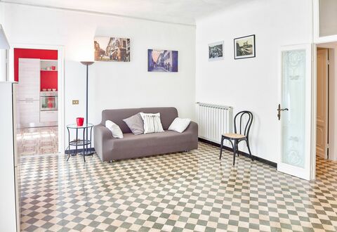 Via Dante Vacanze - Levanto: Møbel, Værelse, Ejendom, Etage, Indretning, Stue, Flise, Bygning, Gulvbelægning, Ejendom