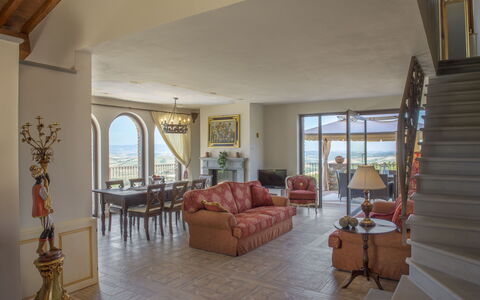 Villa Di Cinzia: Værelse, Ejendom, Stue, Bygning, Indretning, Møbel, Hus, Ejendom, Hjem, Etage