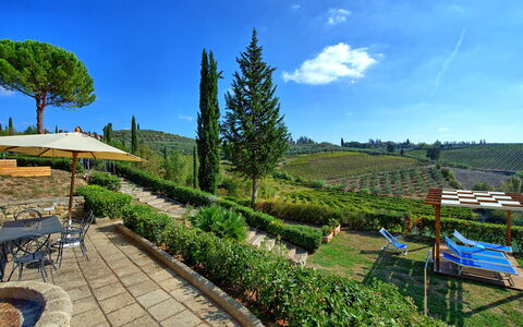 Casa Rossa: Himmel, Plante, Sky, Træ, Naturlige Landskab, Land Lot, Boligområde, Fritid, Græs, Ejendom