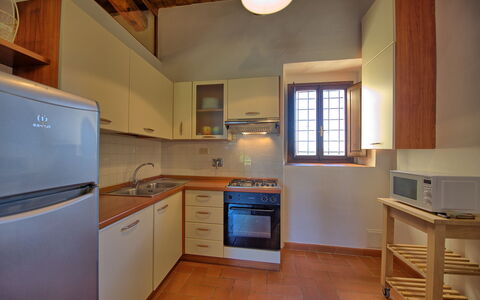 Pozzo Dei Desideri: Countertop, Værelse, Cabinetry, Køkken, Ejendom, Møbel, Bygning, Komfur, Etage, Hårdttræ