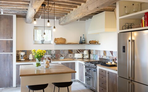 Tenuta Pomona: Møbel, Køkken, Countertop, Indretning, Køkken Apparat, Cabinetry, Gulvbelægning, Væg, Større Bandage, Træ