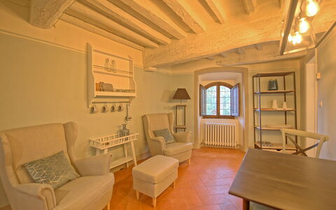 Montegufoni: Værelse, Ejendom, Bygning, Møbel, Indretning, Hus, Loft, Stue, Ejendom, Hjem