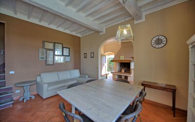 Tramonto: Værelse, Ejendom, Bygning, Møbel, Etage, Loft, Indretning, Hus, Ejendom, Stue