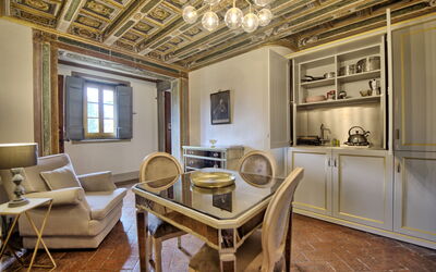 Cappella: Billedramme, Møbel, Bord, Stol, Træ, Couch, Bygning, Indretning, Gulvbelægning, Stue