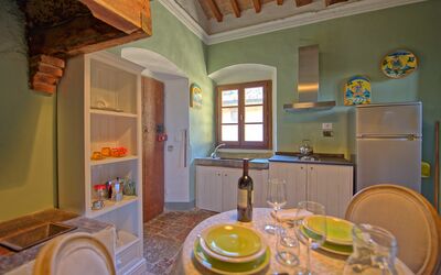 Torre 2: Ejendom, Møbel, Cabinetry, Vindue, Indretning, Træ, Arkitektur, Håndvask, Køkken, Bordservice