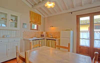 Tiglio: Værelse, Ejendom, Møbel, Countertop, Etage, Bygning, Loft, Cabinetry, Køkken, Trægulve