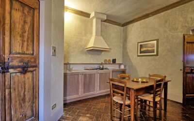 Cupola: Møbel, Cabinetry, Bord, Countertop, Køkken, Træ, Indretning, Arkitektur, Bejdse, Gulvbelægning