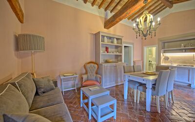 Montegufoni 18: Værelse, Ejendom, Bygning, Møbel, Indretning, Hus, Stue, Etage, Ejendom, Loft