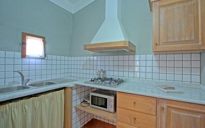 Acciaioli 4: Værelse, Ejendom, Countertop, Køkken, Cabinetry, Møbel, Flise, Bygning, Indretning, Hus