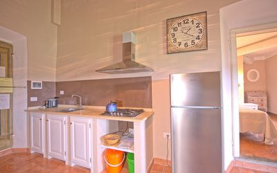 Montegufoni 30: Værelse, Ejendom, Køkken, Cabinetry, Møbel, Countertop, Bygning, Hus, Indretning, Etage